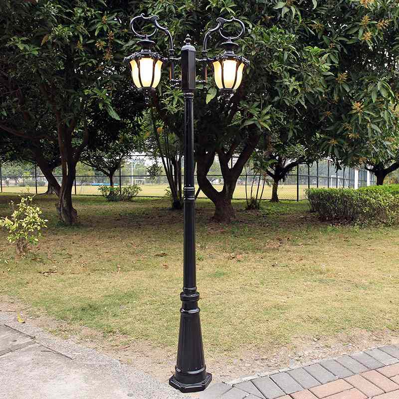 Rainproof Aluminum Garden Traditional Lamp Post Lights