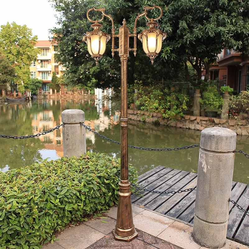 Rainproof Aluminum Garden Traditional Lamp Post Lights