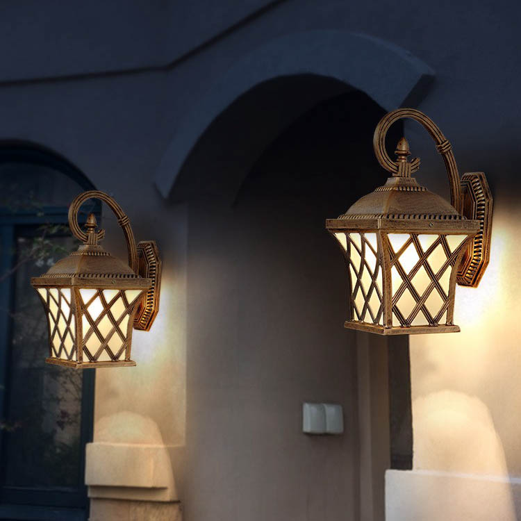 Outdoor Hanging Lantern Light