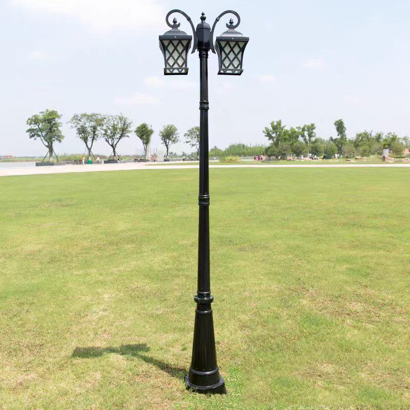 old fashioned lamp post for garden